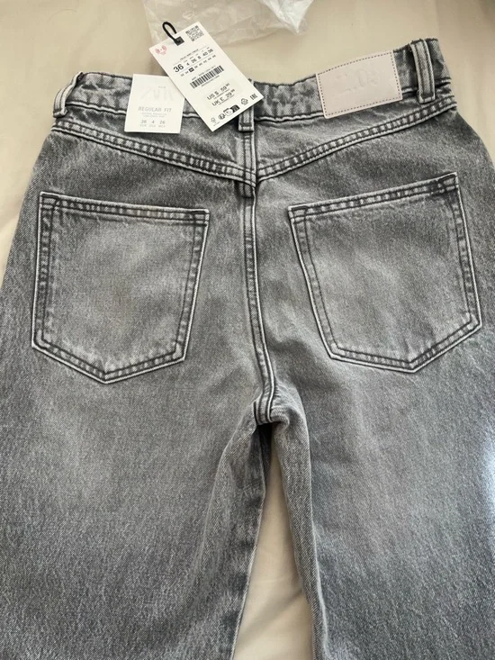 Zara High-Rise Straight Leg Gray Wash Jeans - Picture 3 of 3